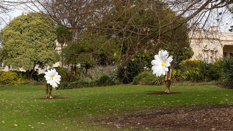 Two daisy sculptures with bronze legs in Billilla Mansions Gardens