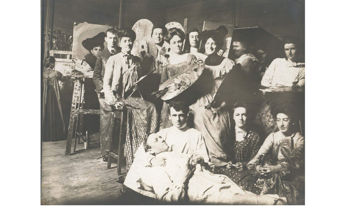Black and white photograph of men and women student artists seated and standing.
