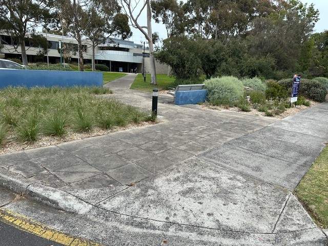 Image of footpath along Royal Avenue with entry to the Bayside Corporate Centre
